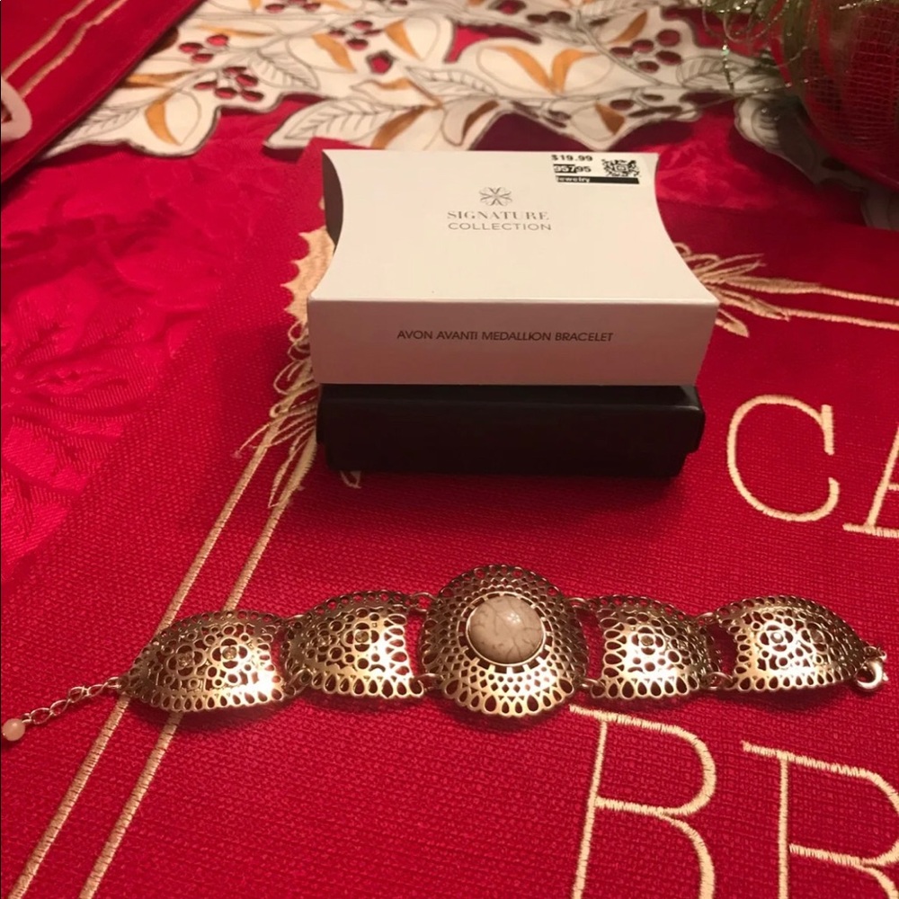 Avon Avanti Medallion Bracelet